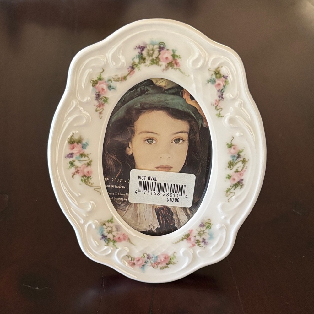 Floral Oval Picture Frame